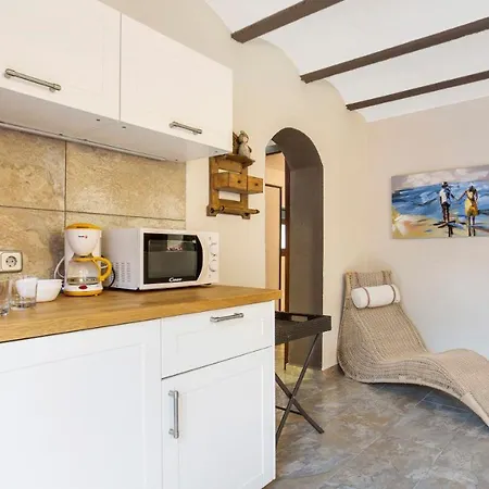 Villa- Monica *