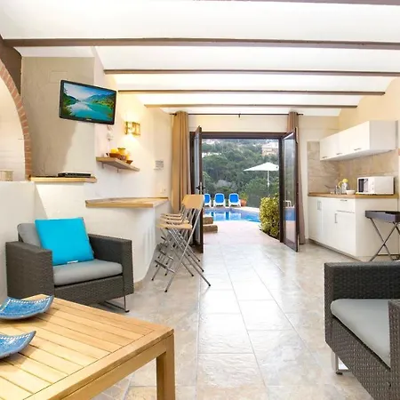 Villa- Monica Villa *